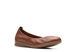 Clarks Womens Jeanette Ease Flat - Tan